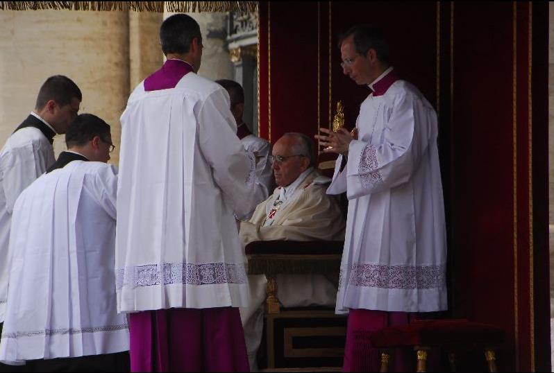 Due seminaristi di Noha al servizio di papa Francesco