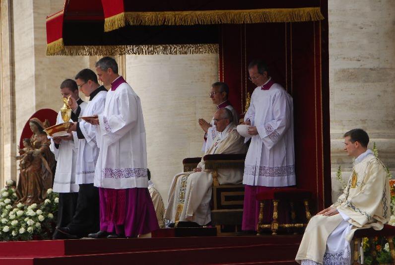 Due seminaristi di Noha al servizio di papa Francesco