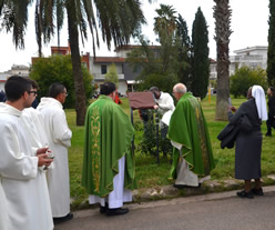 Benedizione della targa in memoria di Suor Orsolina