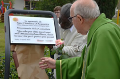 Benedizione della targa in memoria di Suor Orsolina